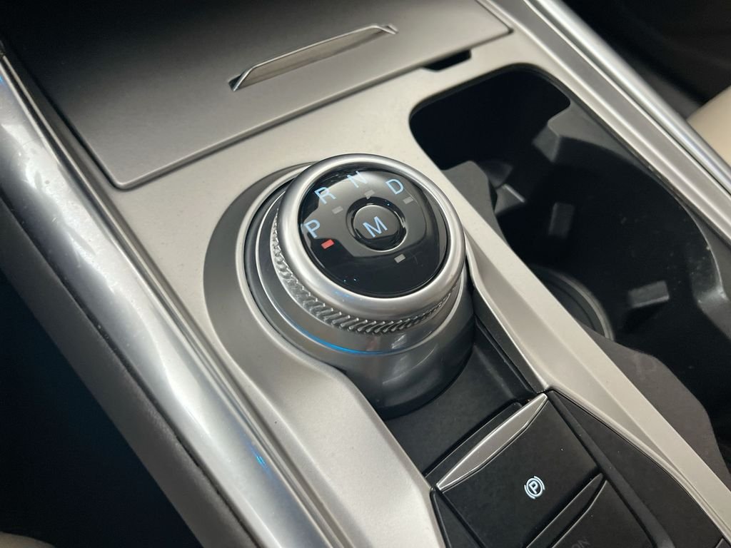 Used 2020  Ford Platinum image 20