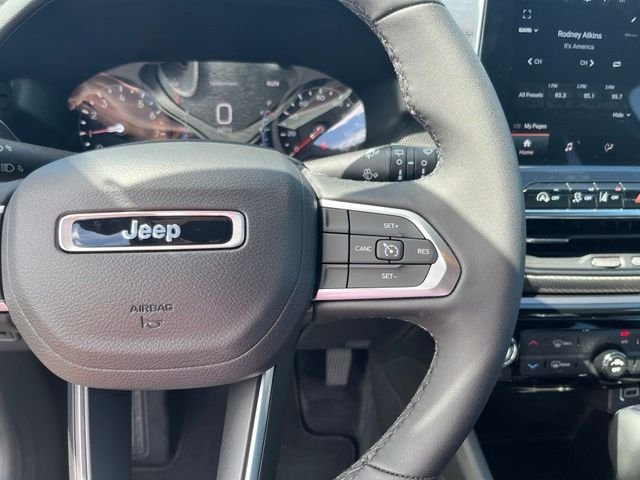 New 2026 Hydro Blue Pearlcoat Jeep Latitude image 28