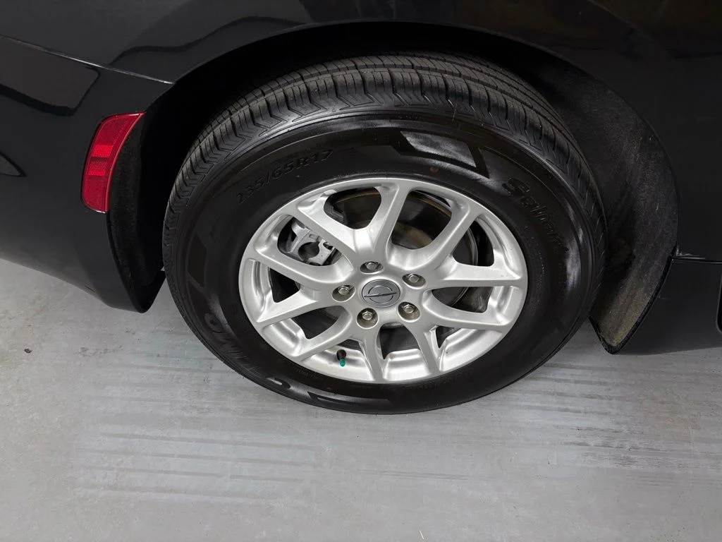 Used 2023 Black Chrysler Touring L image 10