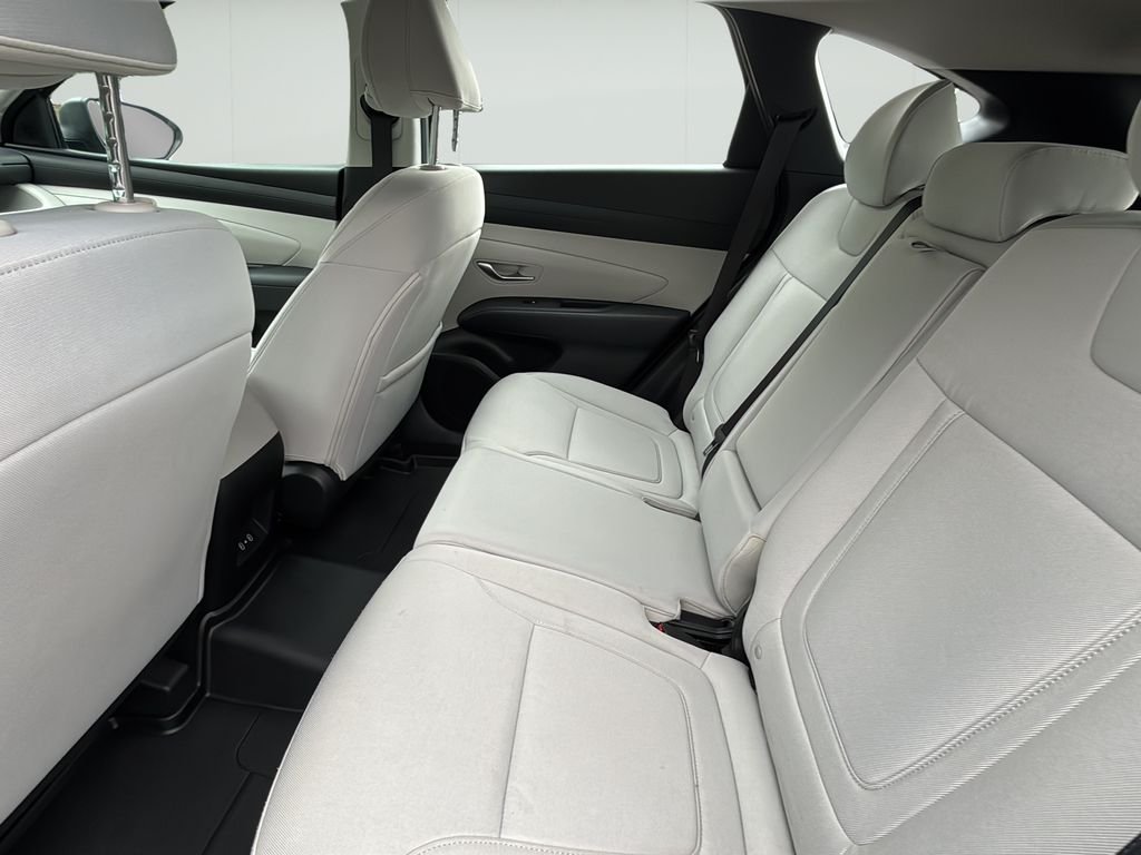2025 Hyundai Tucson SE - Photo 16