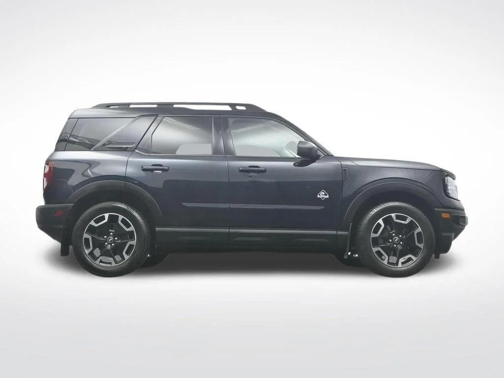 Used 2022 Blue Metallic Ford Outer Banks image 48