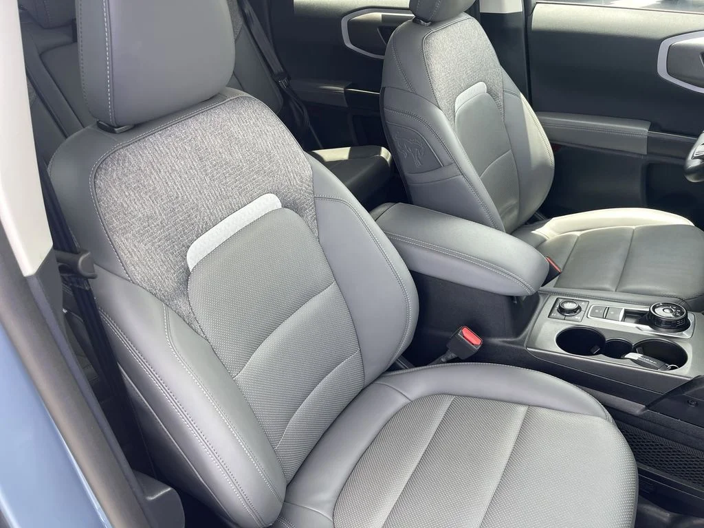 Used 2025 Gray Ford Badlands image 27
