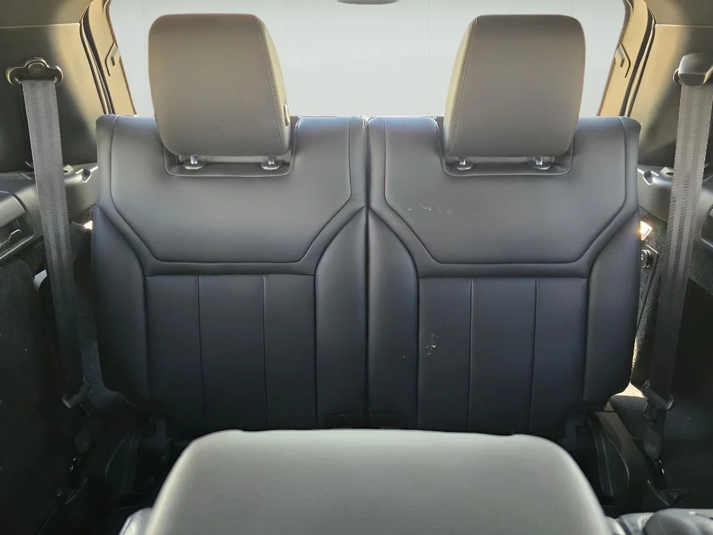 Used 2017 Santorini Black Metallic Land Rover SE image 28