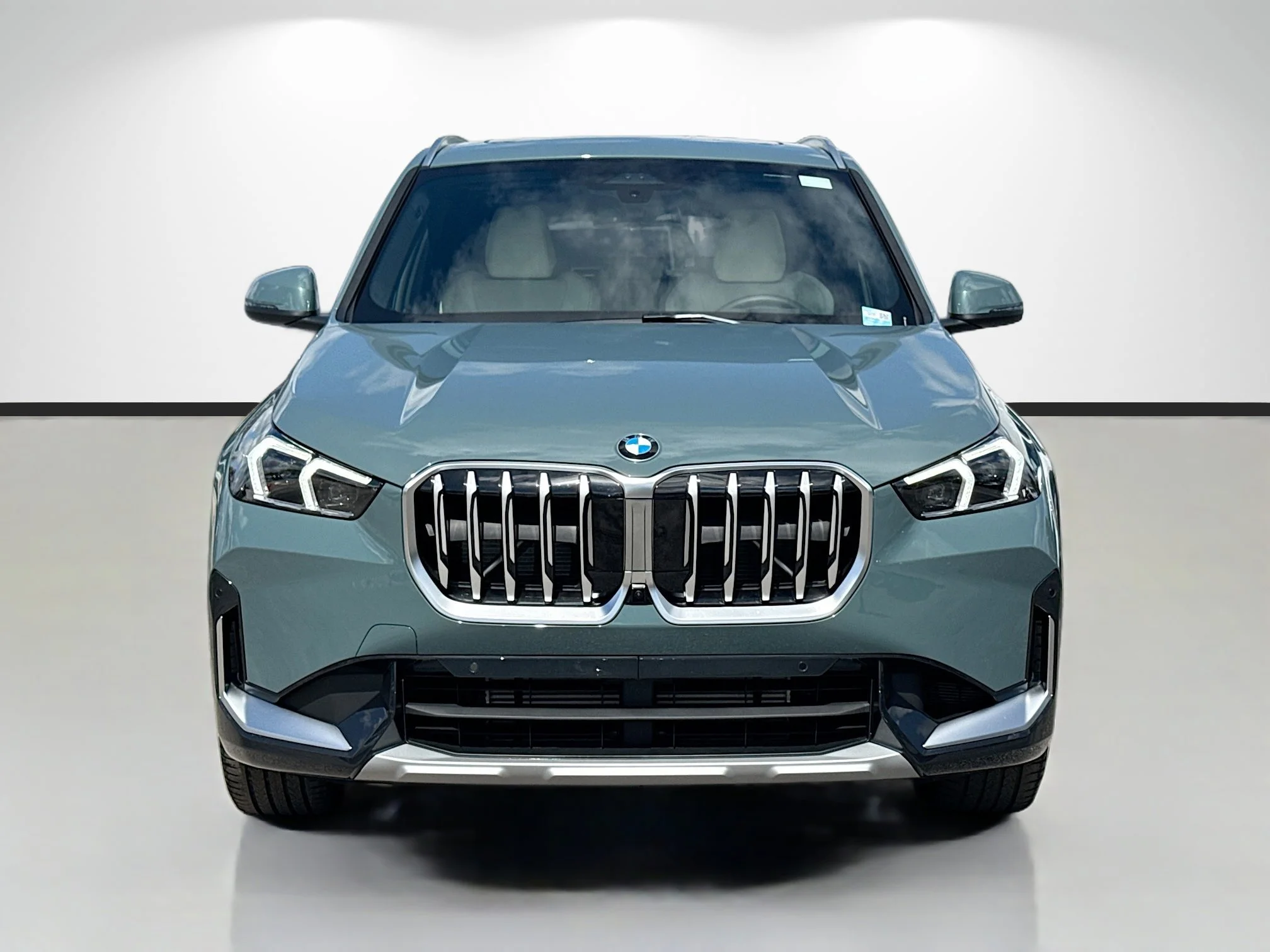 New 2026 Cape York Green Metallic BMW xDrive28i image 8