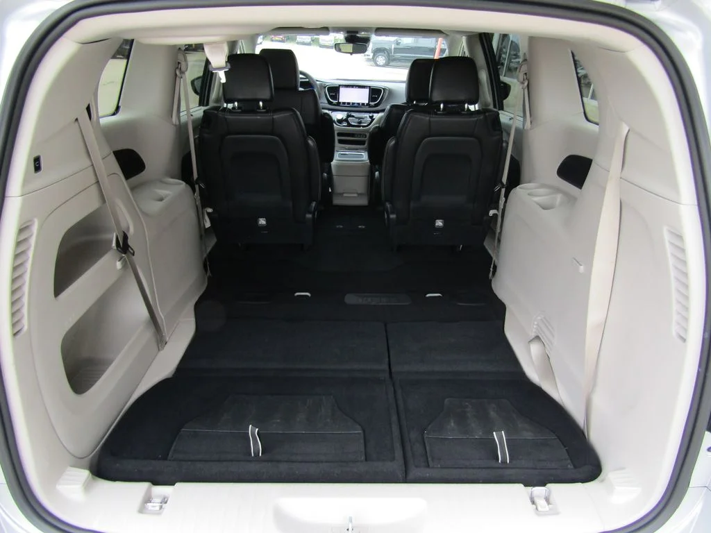 Used 2024 Silver Chrysler Touring L image 35