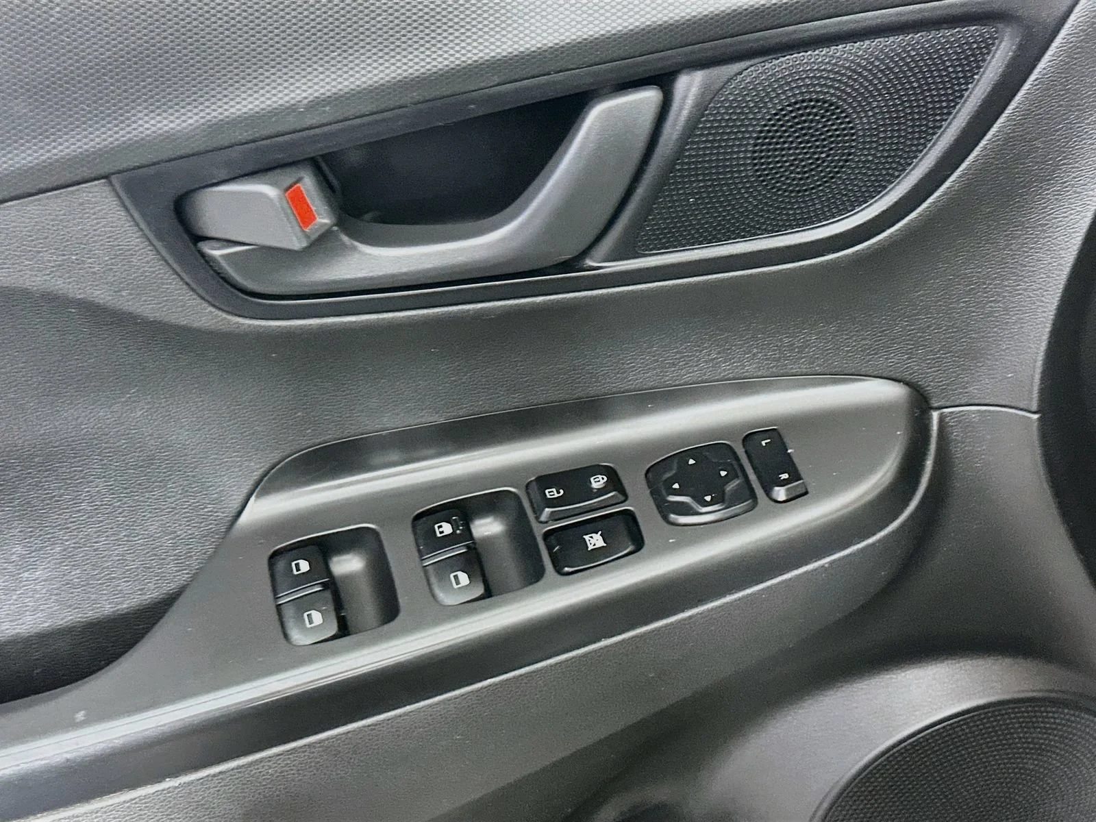 Used 2019 Black Hyundai SE image 18