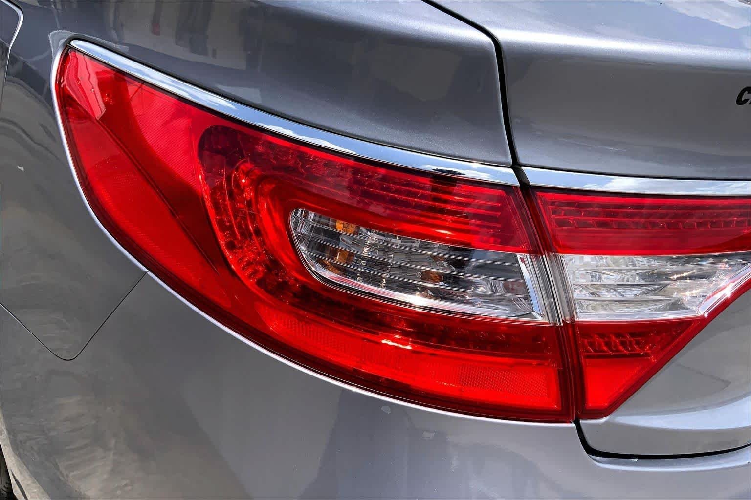 Used 2015 Pewter Gray Metallic Hyundai  image 26