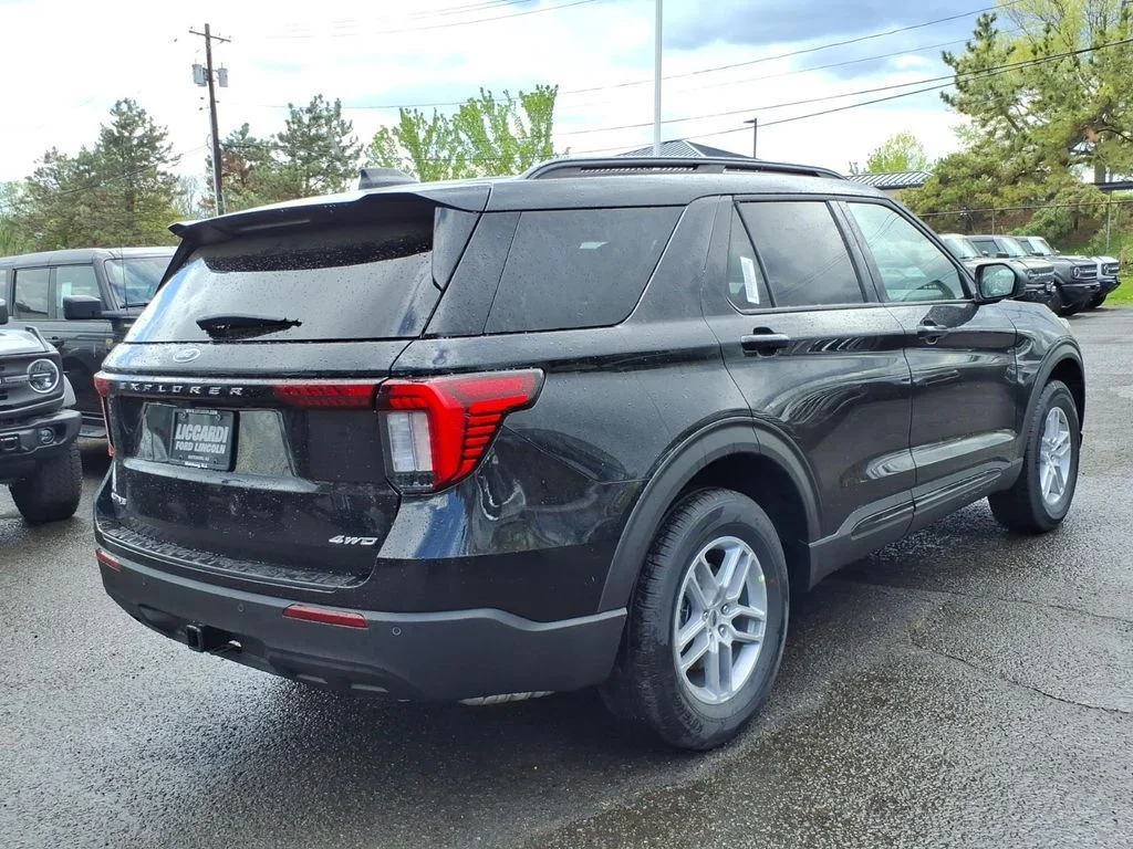 New 2026 Agate Black Metallic Ford Active image 6