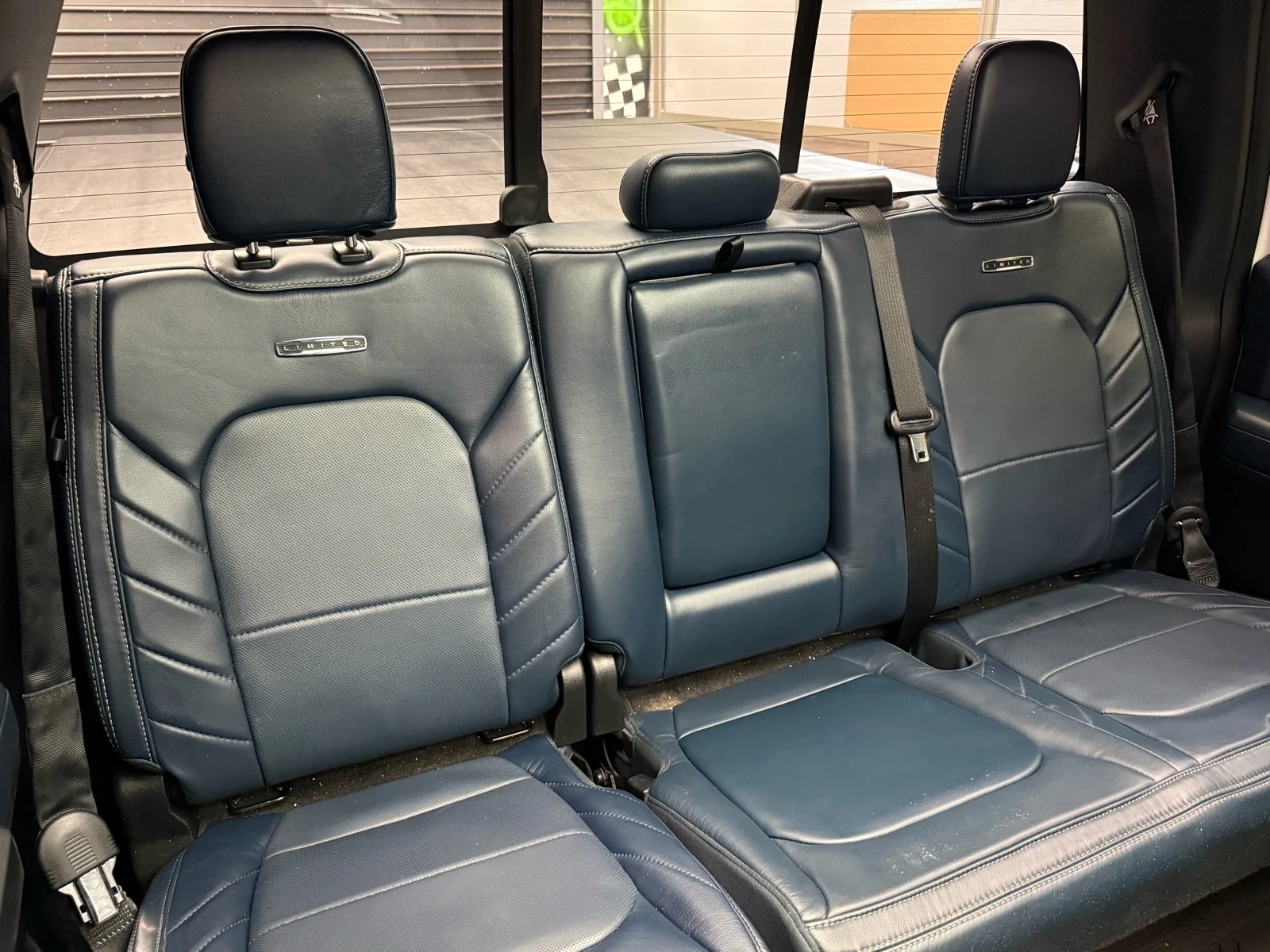 Used 2018 White Platinum Metallic Tri-Coat (ug) Ford Limited image 26