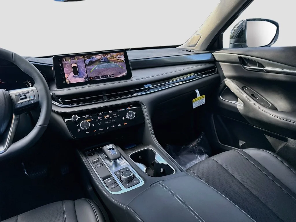 New 2027 White INFINITI LUXE image 25