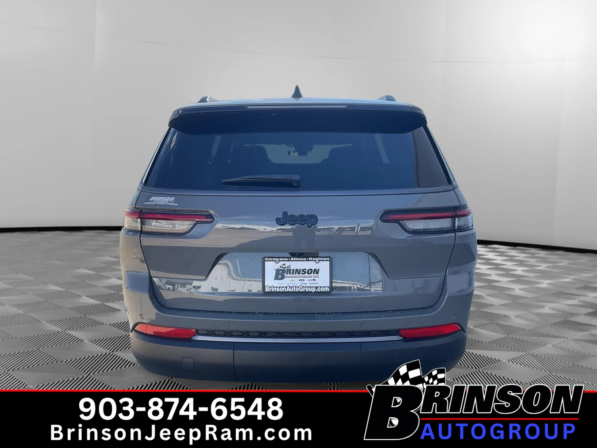 New 2027 Sting-Gray Clear-Coat Paint Jeep Laredo Altitude image 4