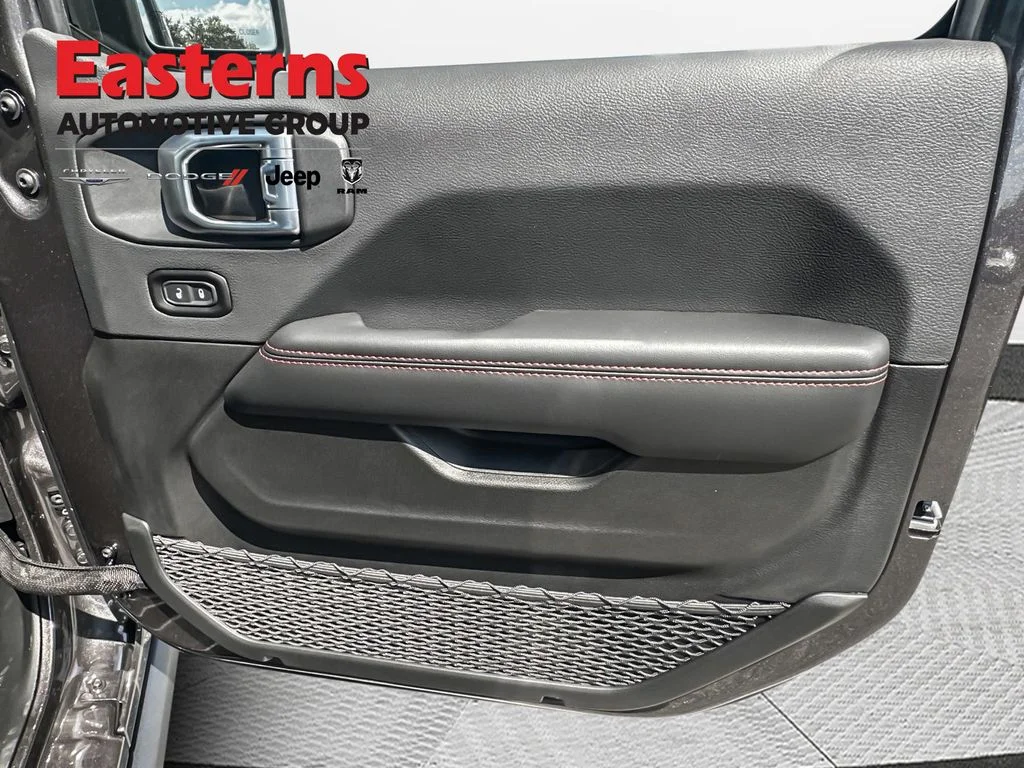 New 2026 Granite Crystal Metallic Clear-Coat Exterior Paint Jeep Rubicon image 26
