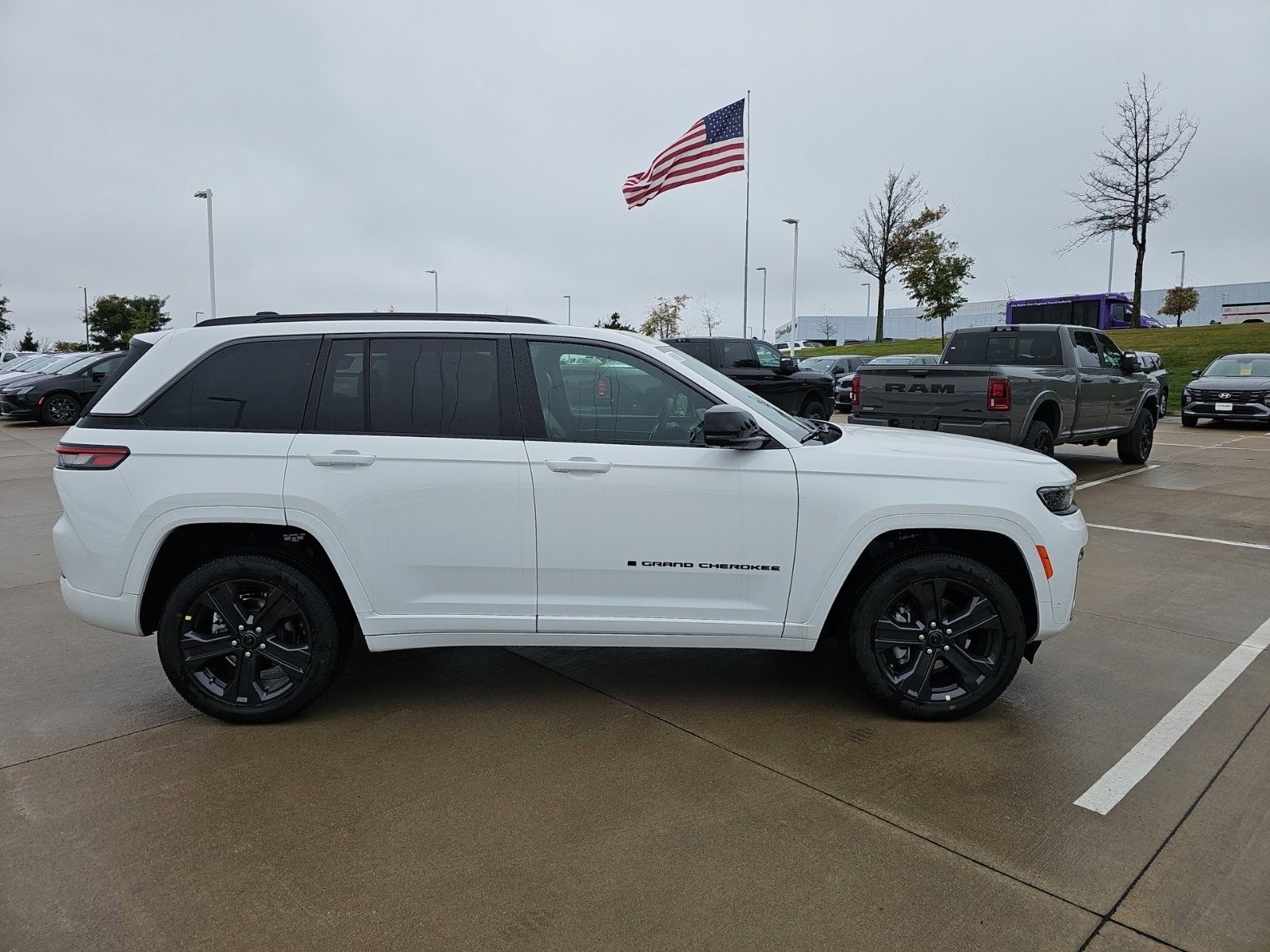 New 2027 Bright White Clearcoat Jeep Limited Reserve image 6