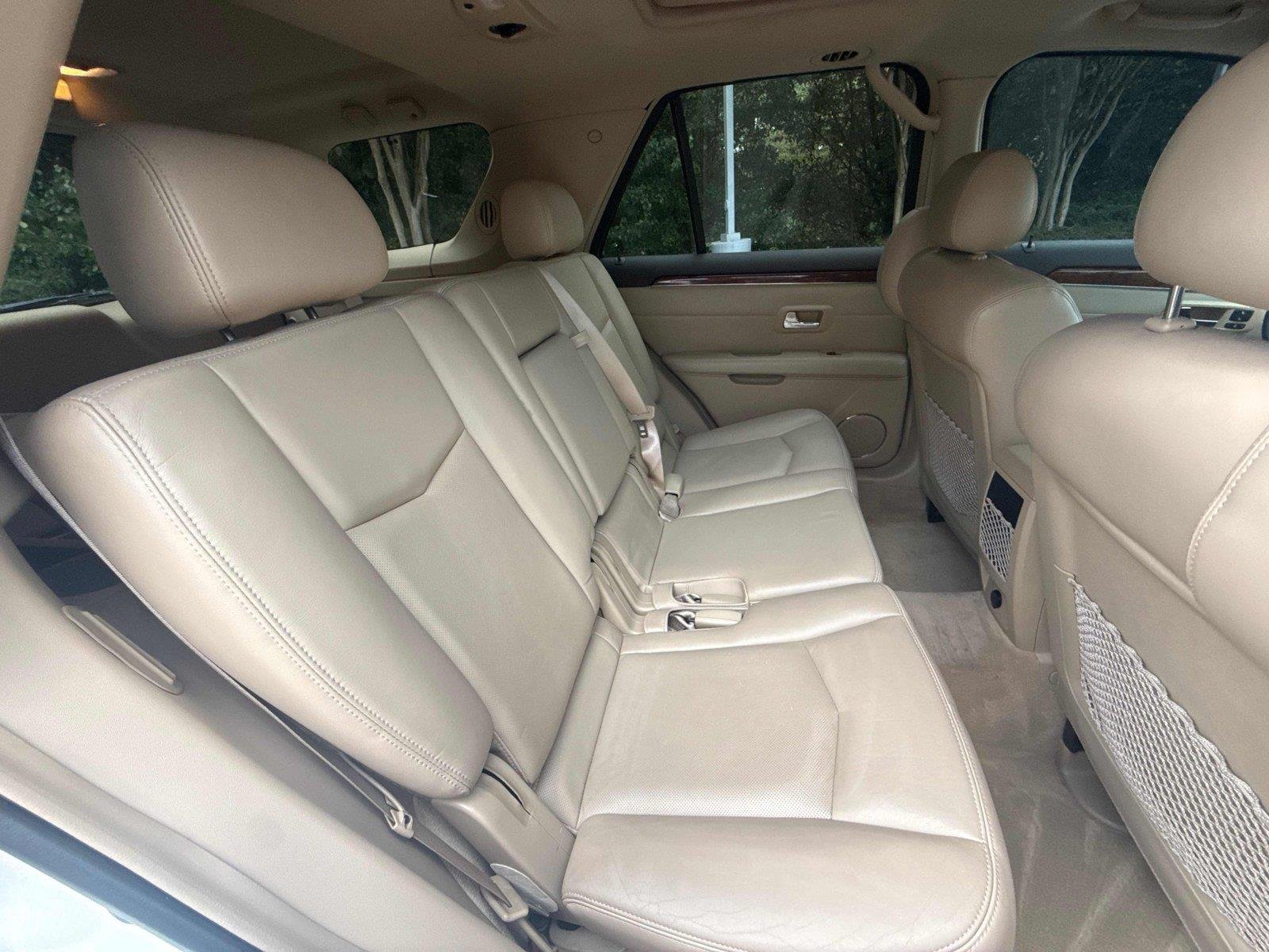 Used 2009 White Diamond Tricoat Cadillac AWD image 27