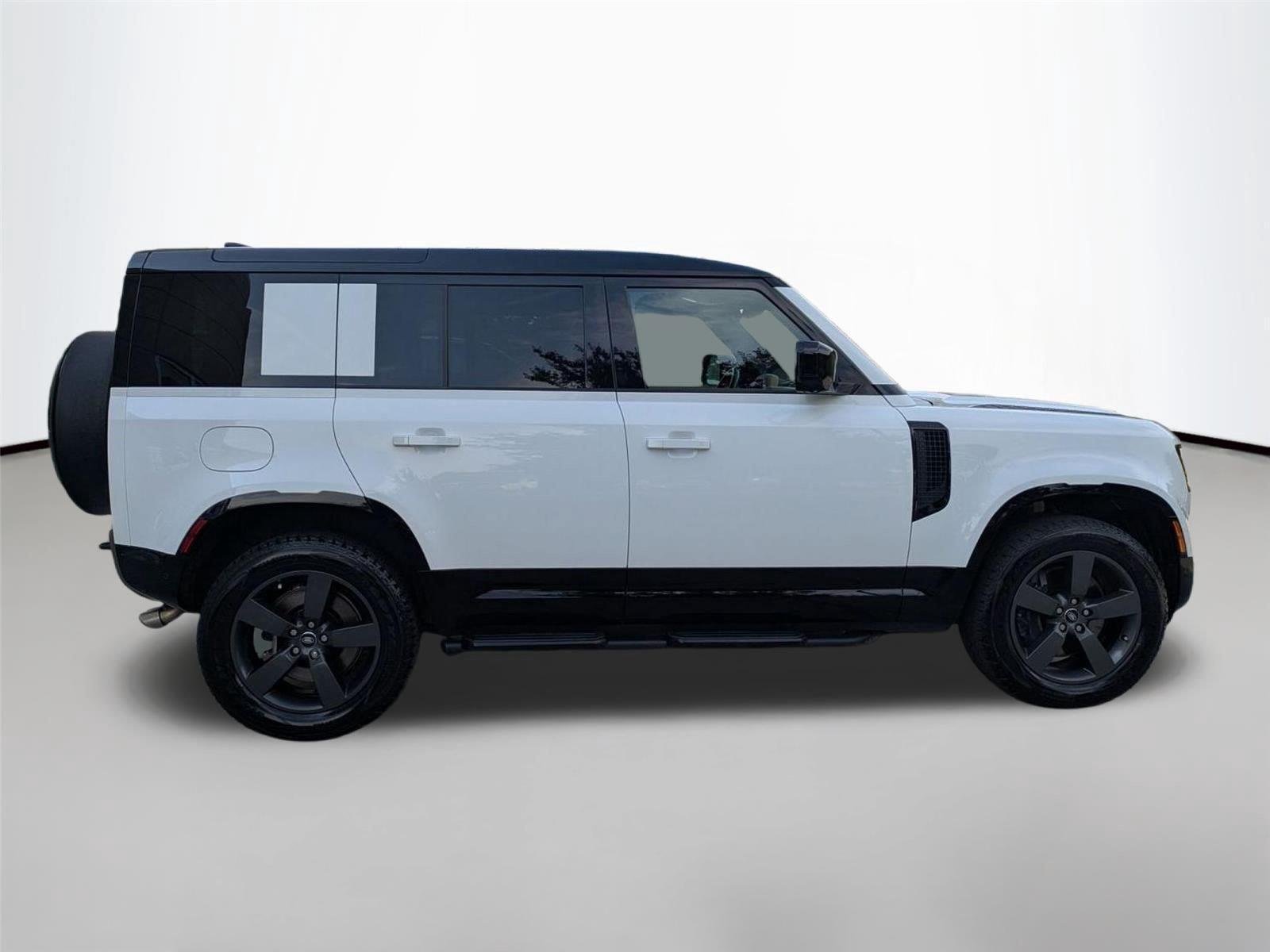 Used 2025 Fuji White Land Rover X-Dynamic SE image 4