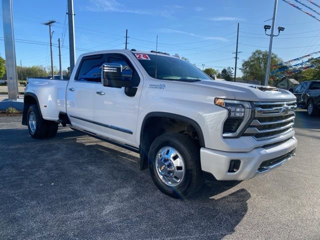 Used 2024 Iridescent Pearl Tricoat Chevrolet High Country DRW image 7