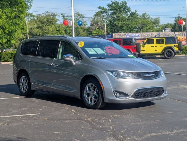 Used 2019 Billet Silver Metallic Clearcoat Chrysler Limited image 4
