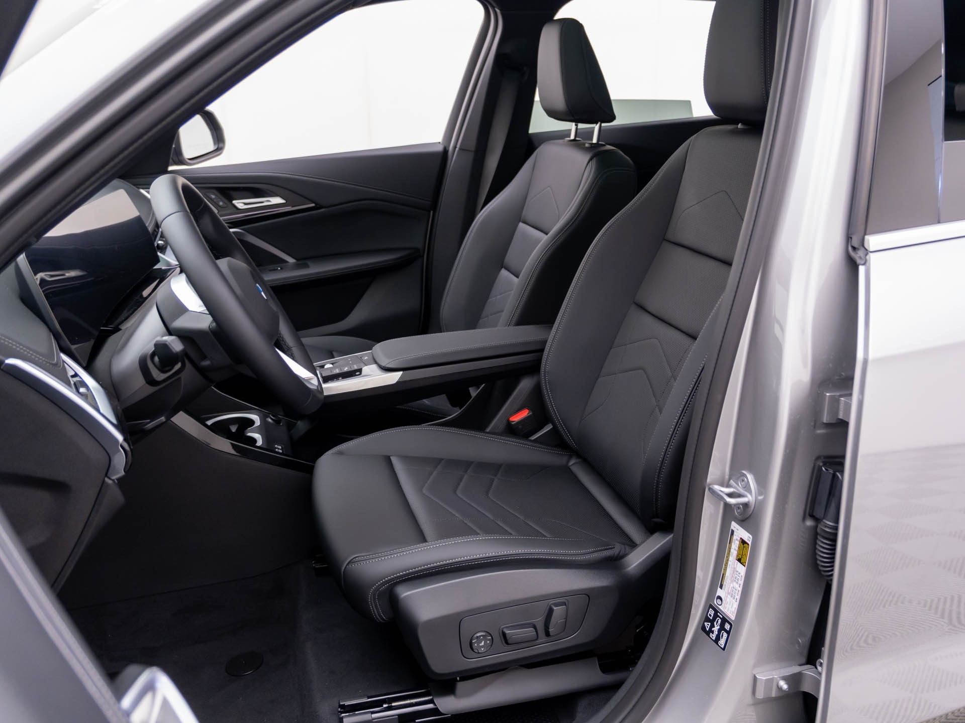 New 2026 Space Silver Metallic BMW xDrive28i image 17
