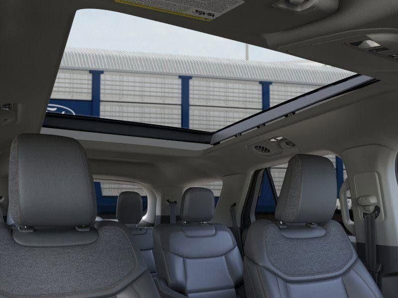 New 2026 Star White Metallic Tri-Coat Ford Active image 24