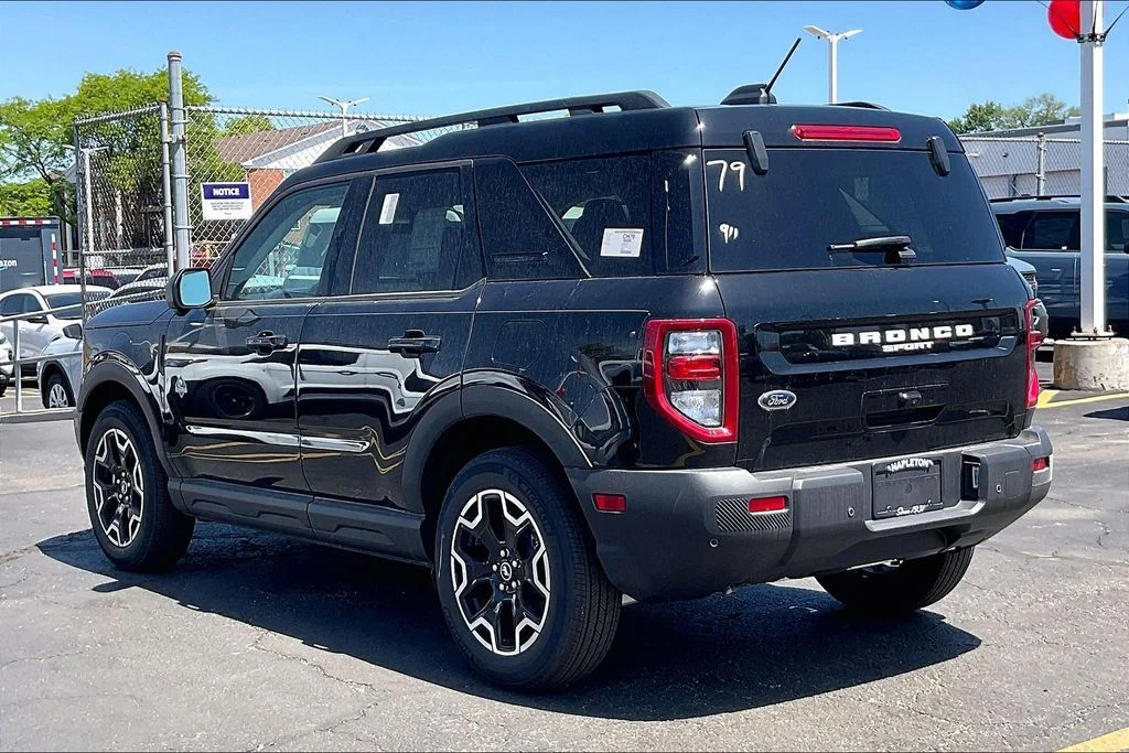 New 2025 Shadow Black Ford Outer Banks® image 10