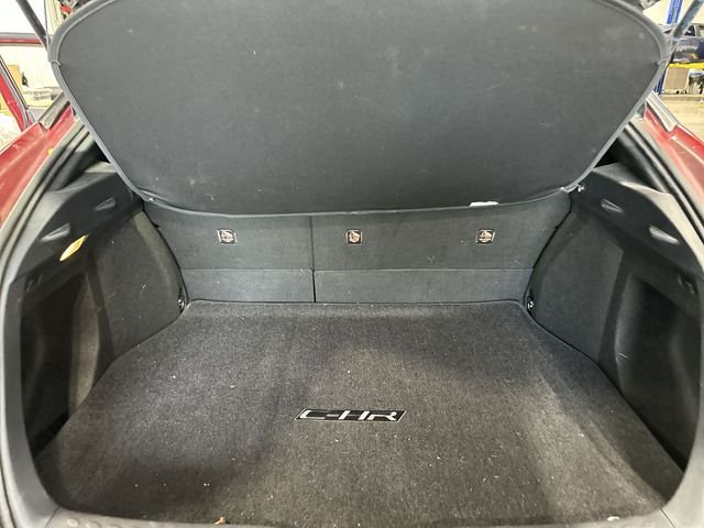 Certified Used 2018 Pearl Toyota XLE image 26