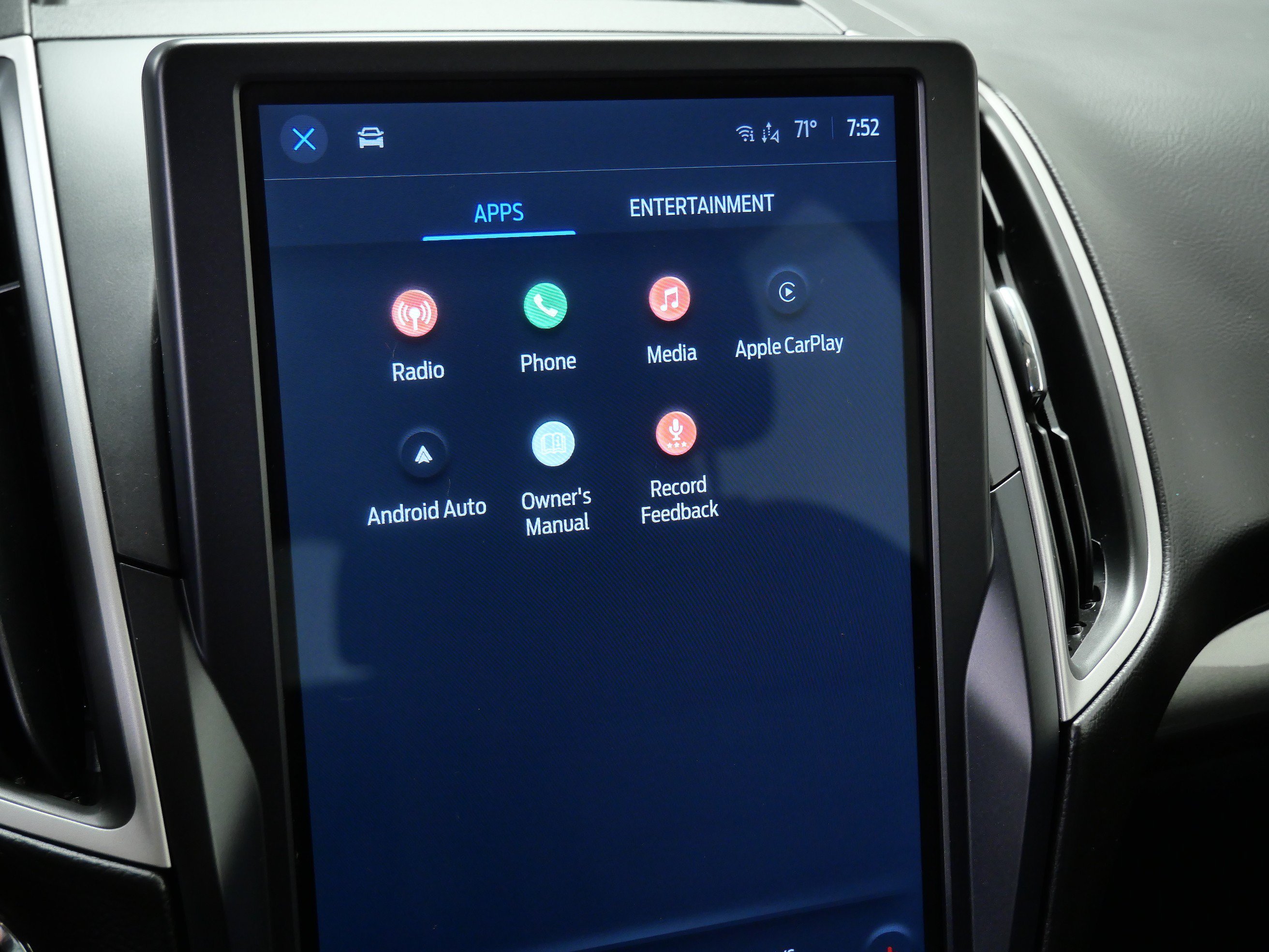 Used 2022 Black Ford SE image 26