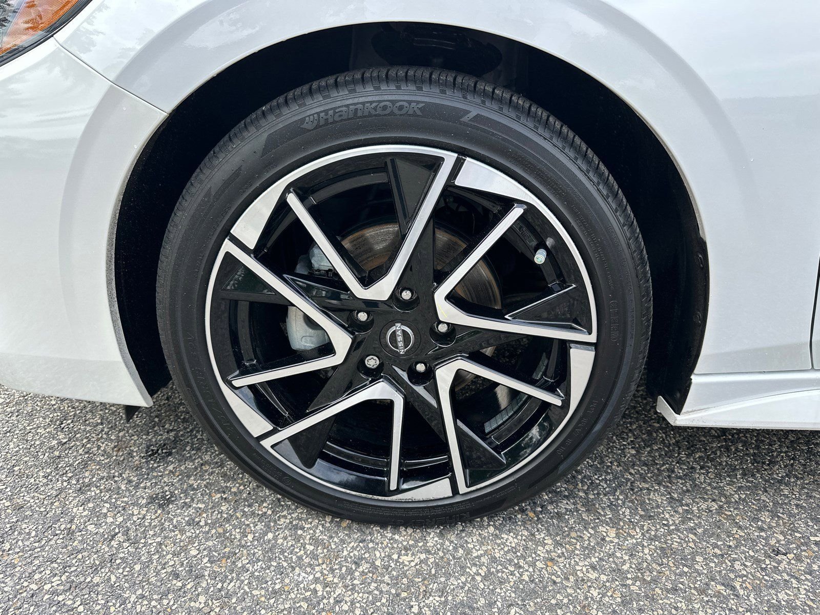 Certified Used 2025 White Nissan SR image 9