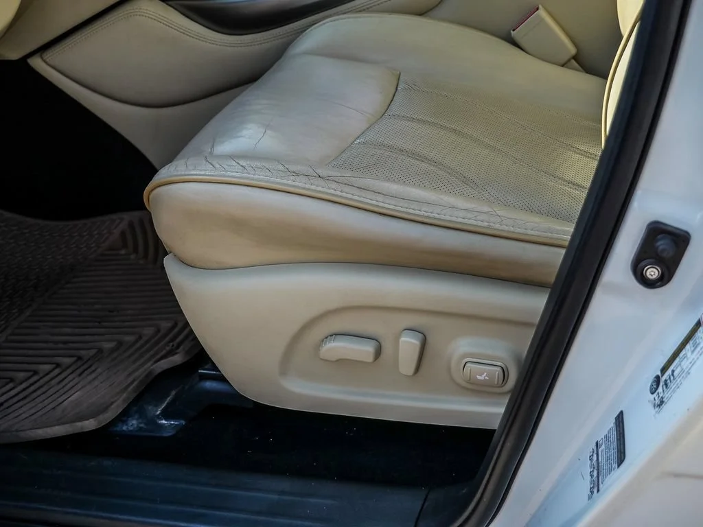 Used 2015 White INFINITI NA image 34