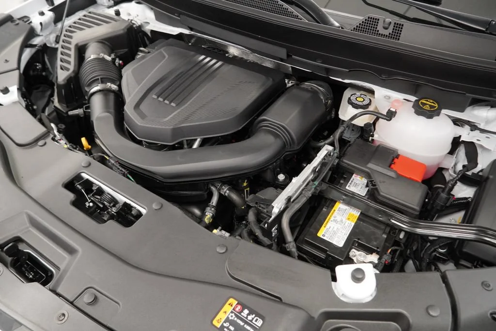 New 2027 Summit White Chevrolet LT image 43