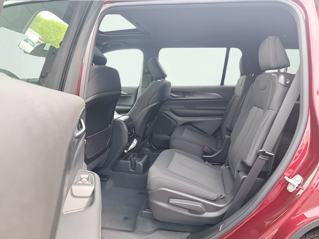 New 2026 Velvet Red Pearl-Coat Exterior Paint Jeep Laredo image 12