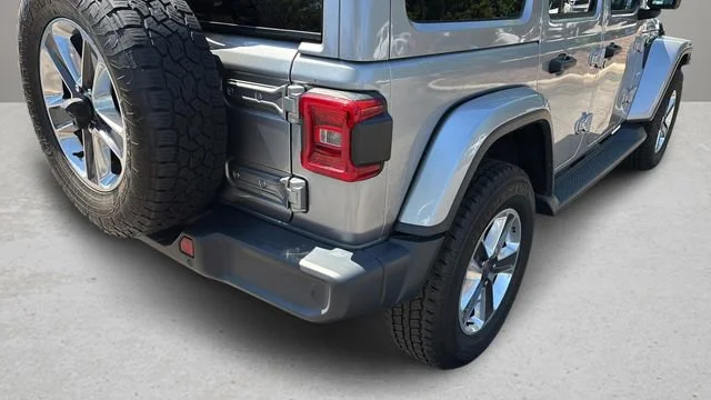 Used 2018 Silver Jeep Sahara 4x4 image 36