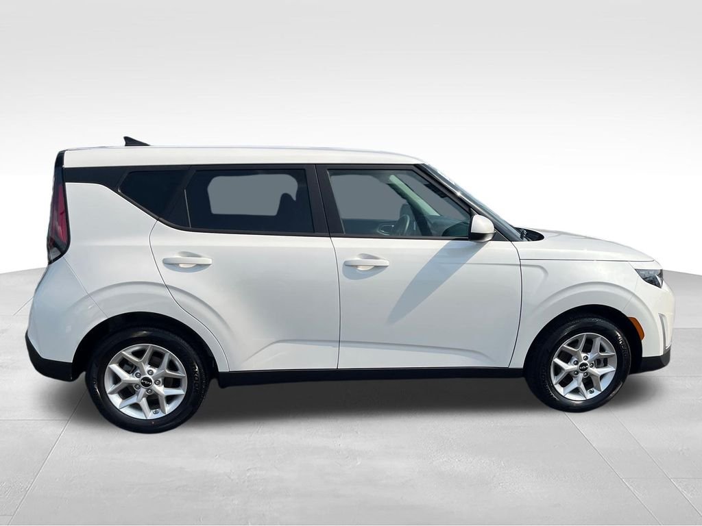 Used 2025 White Kia LX image 6