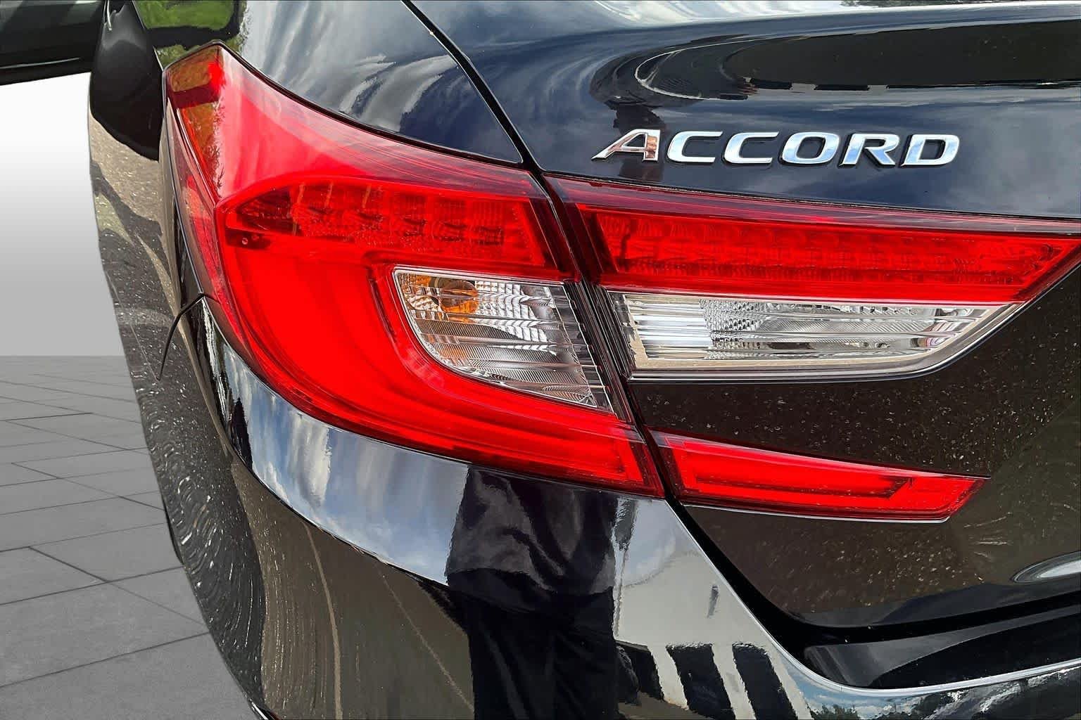 Used 2019 Crystal Black Pearl Honda LX 1.5T image 27