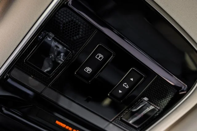 New 2026  Land Rover SE image 34