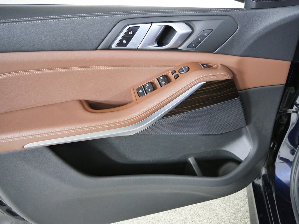 Used 2020 Carbon Black Metallic BMW xDrive40i image 32