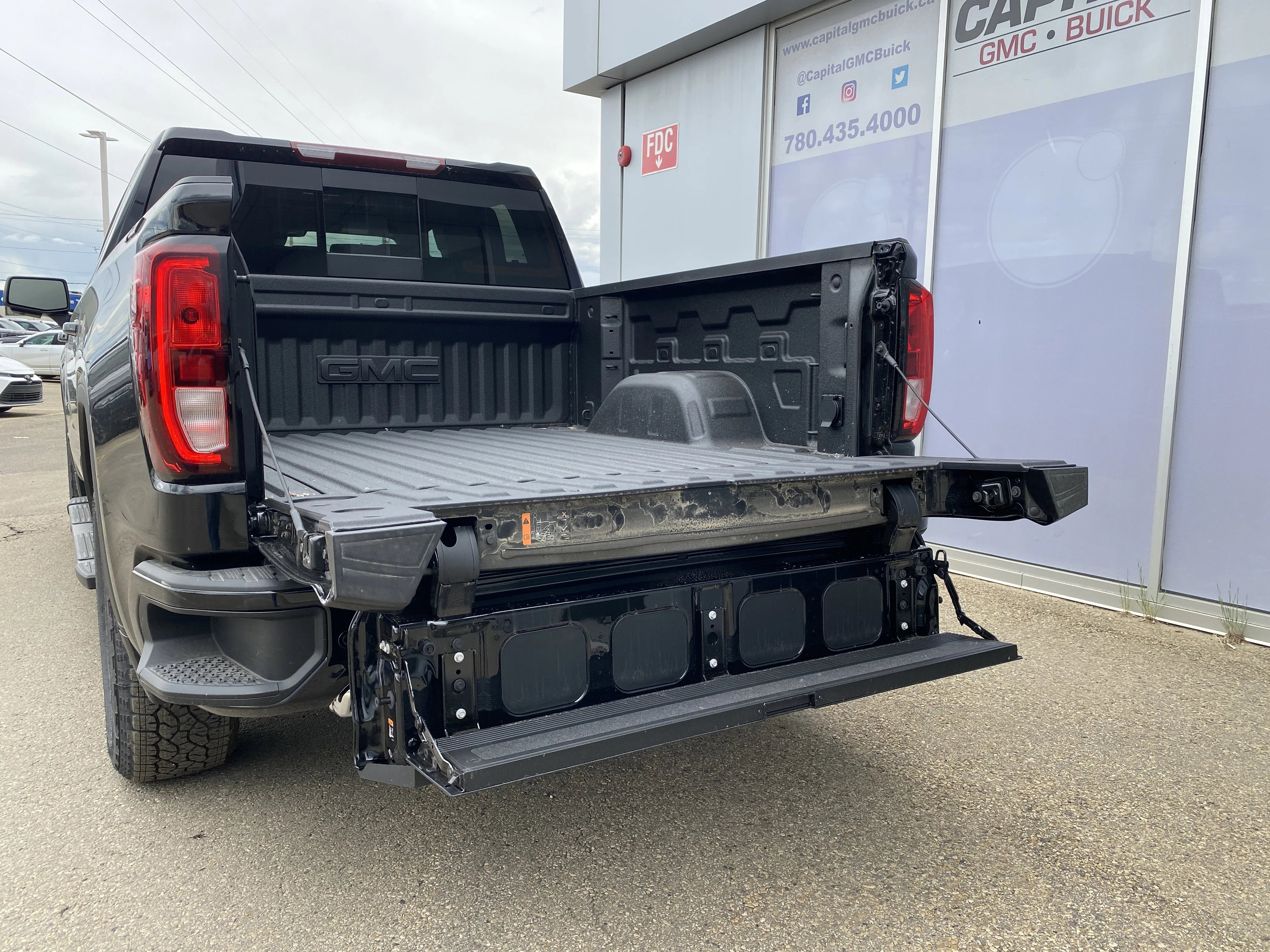 New 2026 ONYX BLACK GMC Elevation image 5