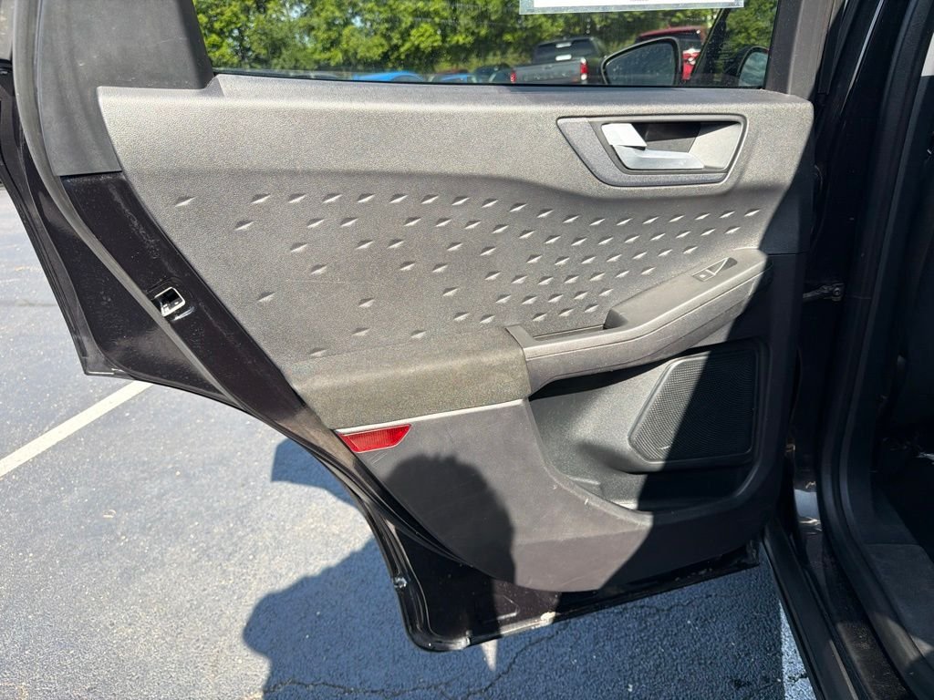 Used 2020 Black Metallic Ford SE image 19