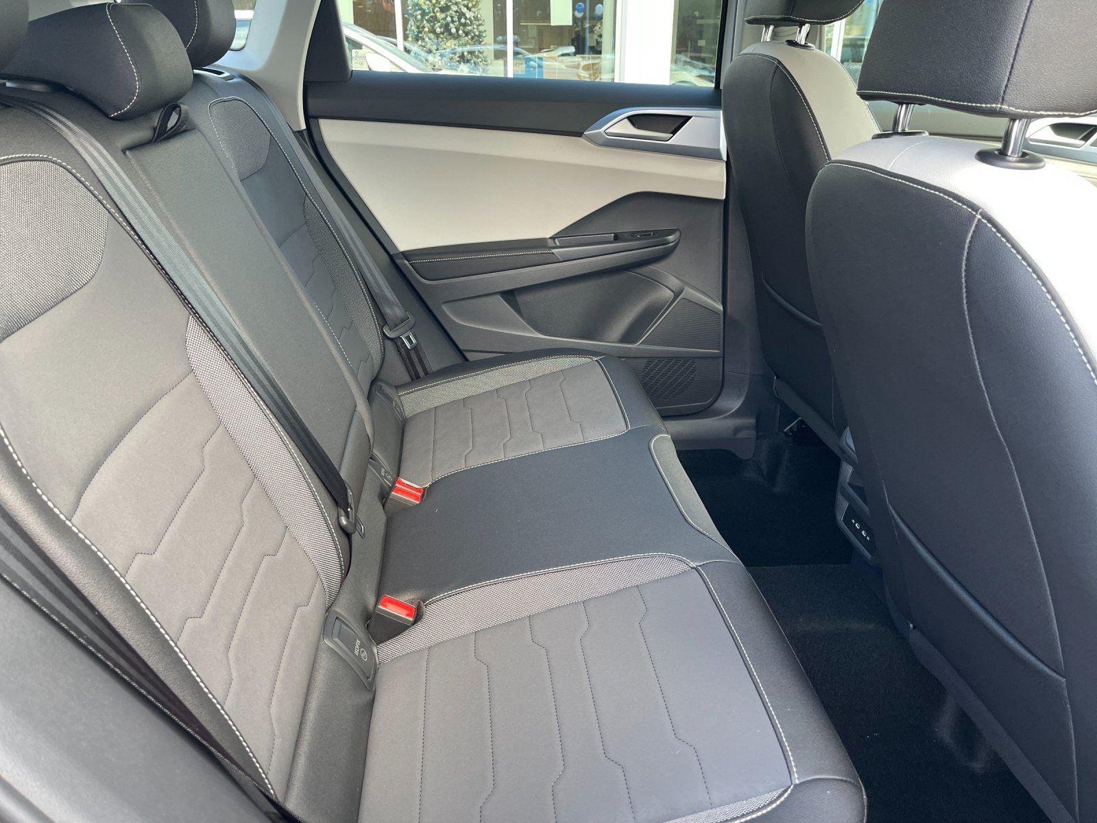 New 2026  Volkswagen SE image 37