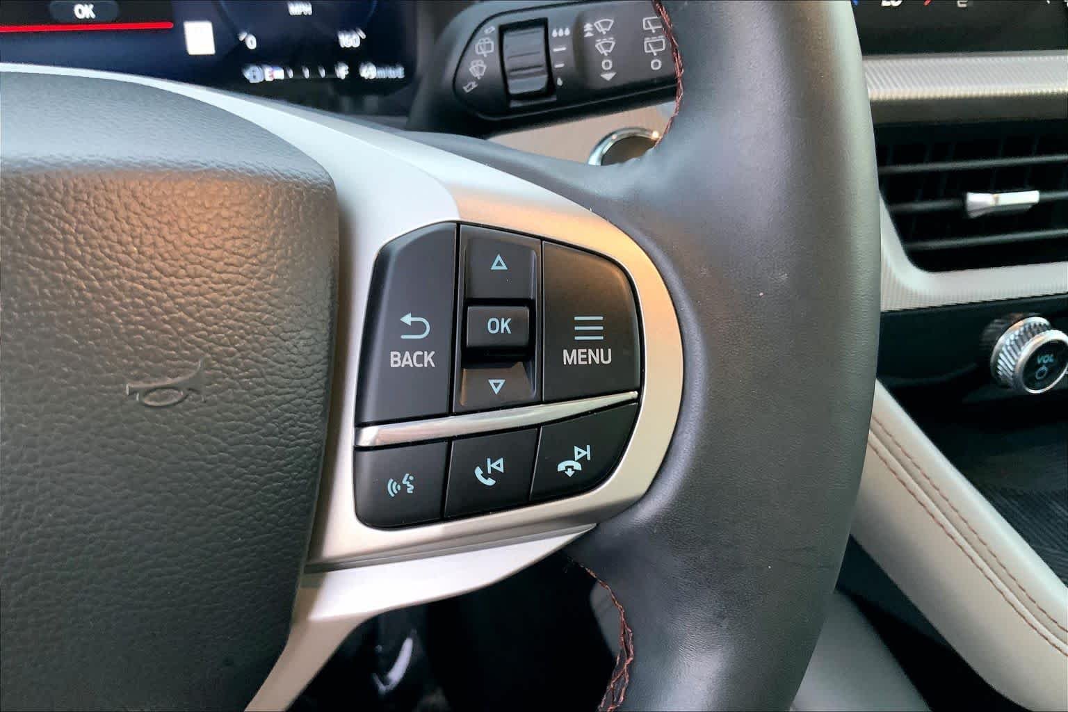 Used 2025 Agate Black Metallic Ford Active image 23