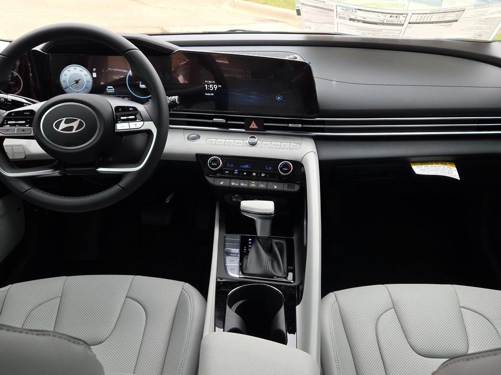 2025 Hyundai Elantra Limited - Photo 10
