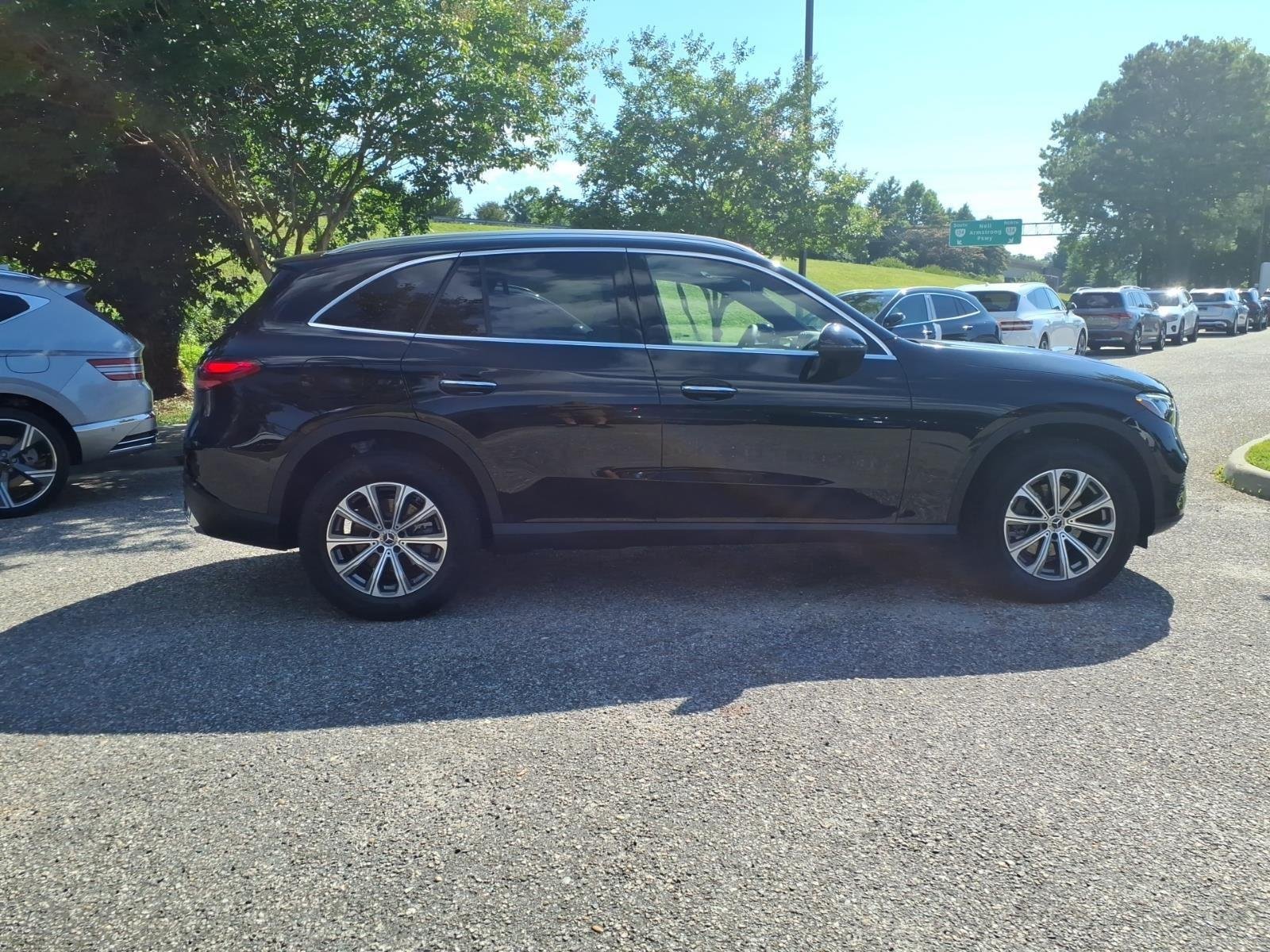 New 2026 BLACK Mercedes-Benz GLC 300 image 5