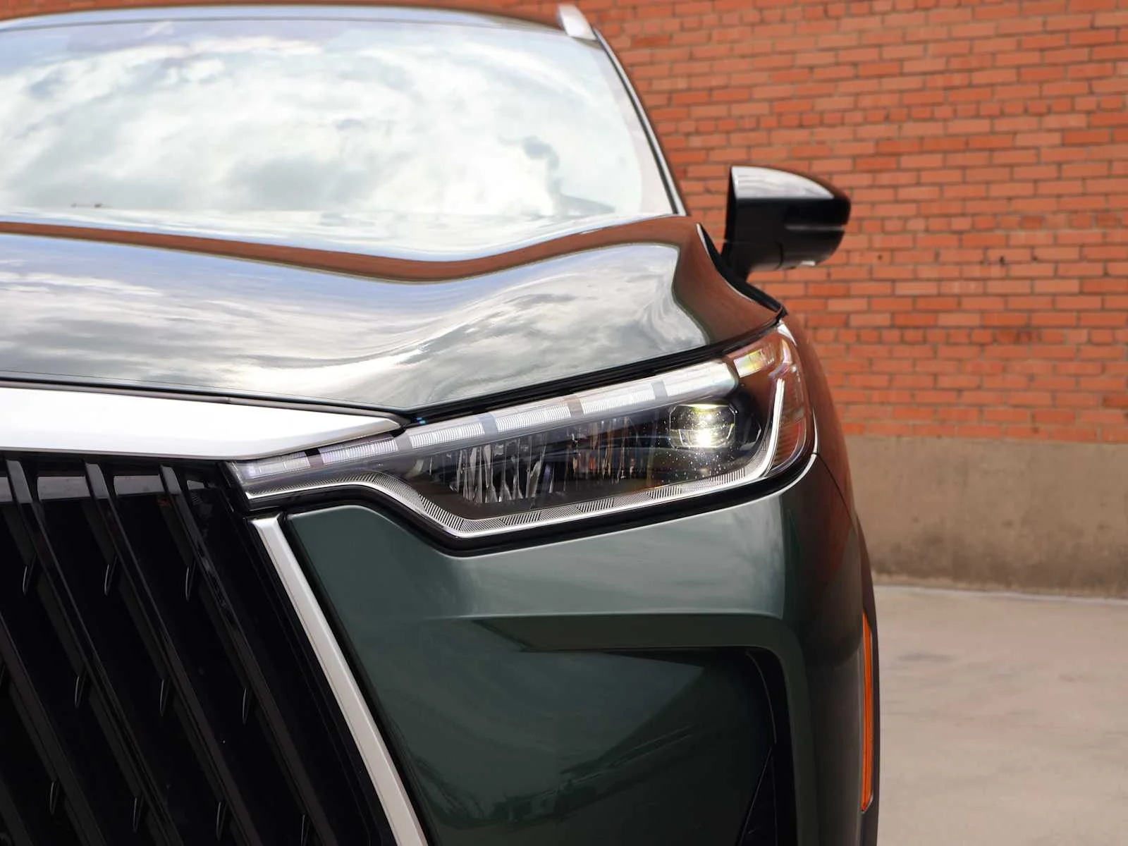 New 2027 DEEP EMERALD INFINITI Luxe FWD image 7