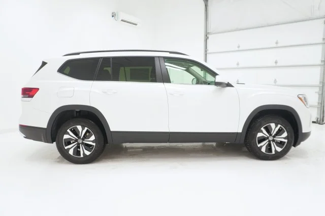 New 2026 Opal White Pearl Volkswagen 2.0T SE image 4