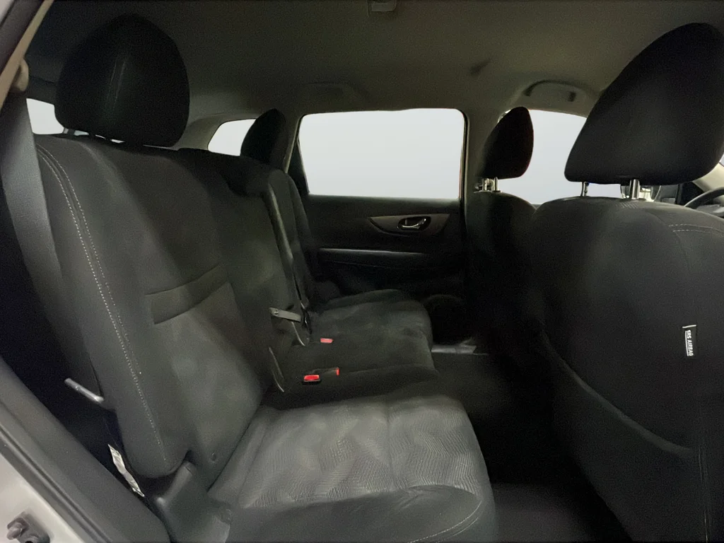 Used 2015 Silver Nissan SV image 25