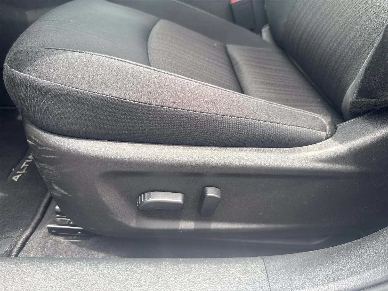 Used 2025 Gun Metallic Nissan SV image 11