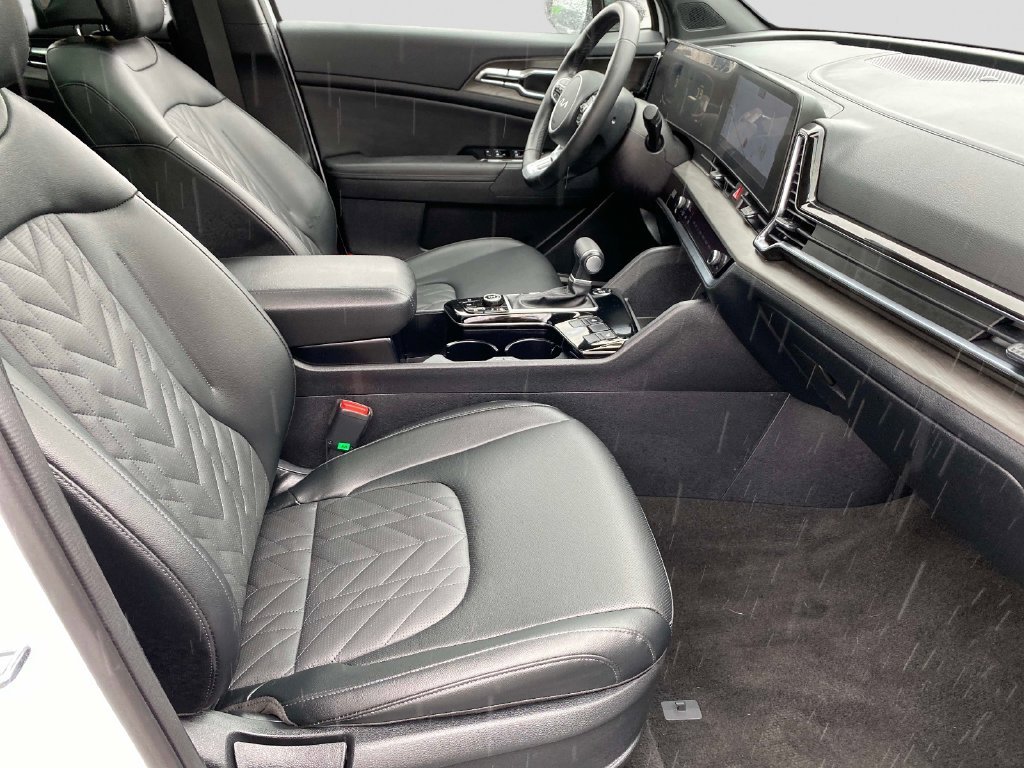 Used 2025 White Kia X-Line image 23