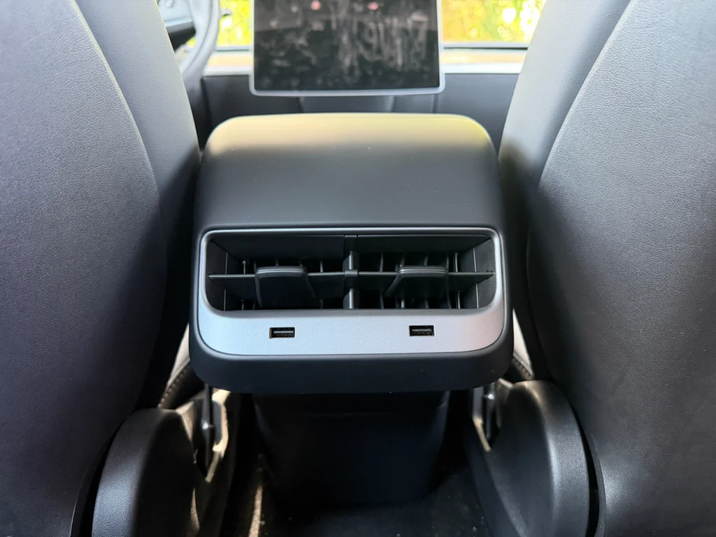 Used 2020  Tesla Standard Range image 27