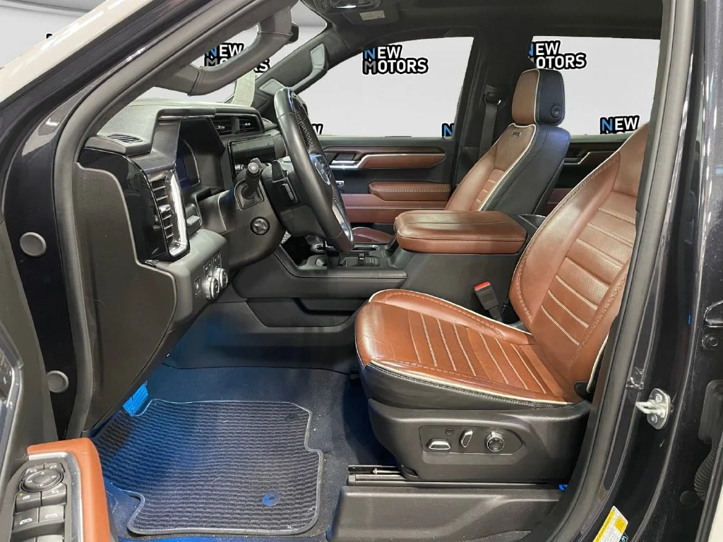 Used 2025 Titanium GMC Denali Ultimate image 9