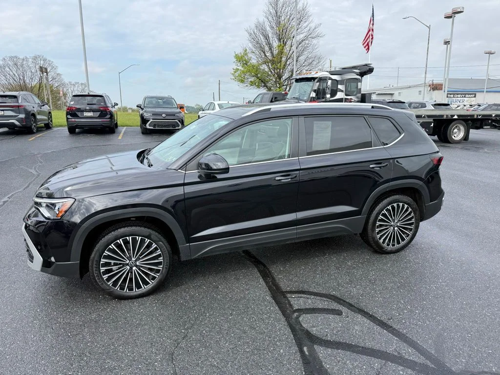 2025 Volkswagen Taos SE - Photo 11