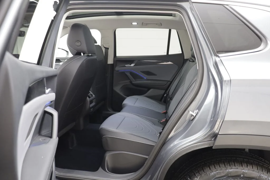 New 2026 Platinum Grey Volkswagen 2.0T SE image 14